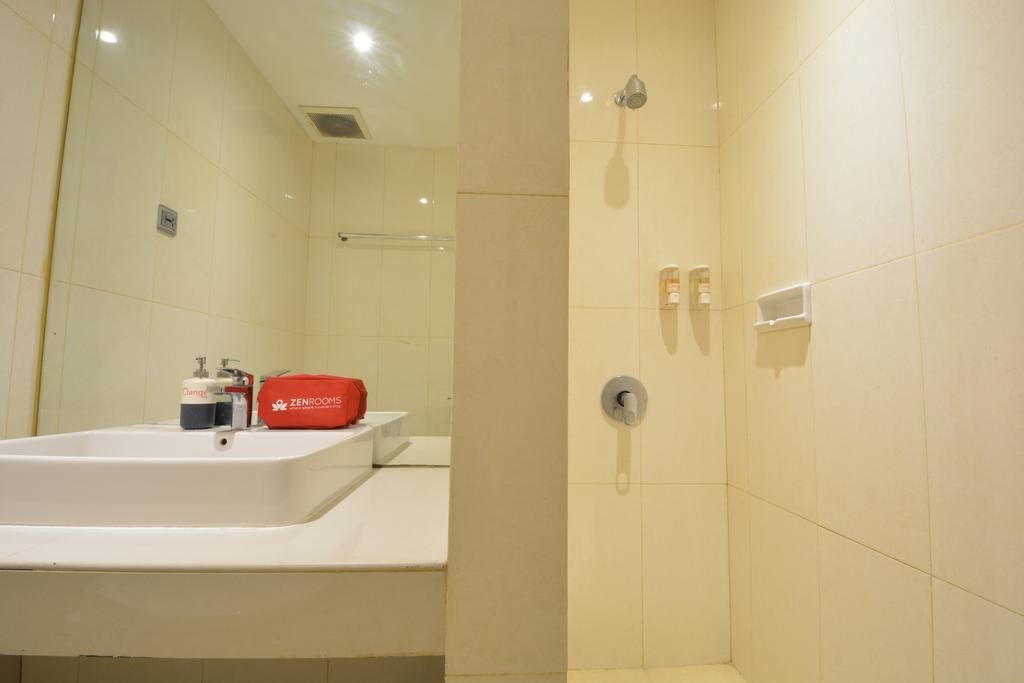 Klinpod Hotel Джакарта Экстерьер фото